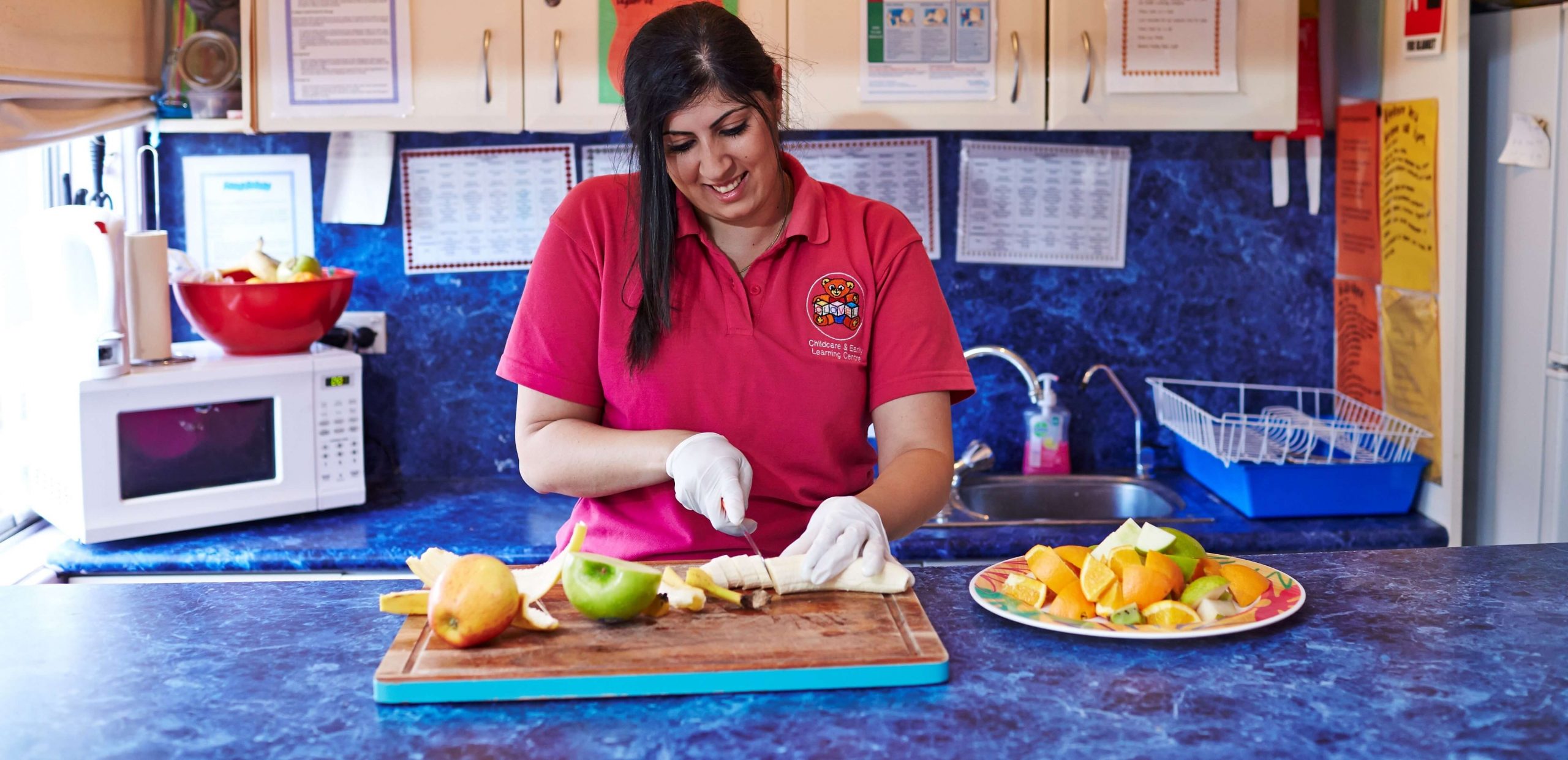 Service cook chops fruit